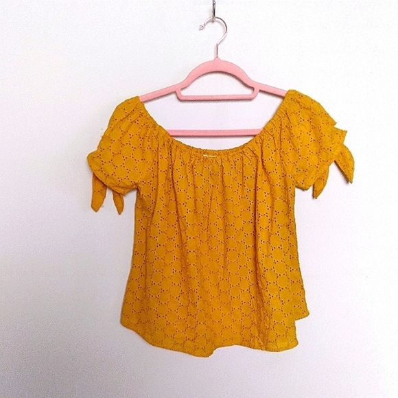 Universal Thread Goldenrod Mustard Yellow Eyelet Lace Short Sleeve Blouse Small - Picture 1 of 8